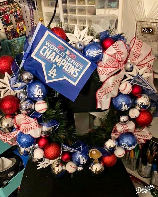 Dodgers's tweet photo. Holiday decorations worthy of a champ. 🏆 https://t.co/opdUKzAL6L