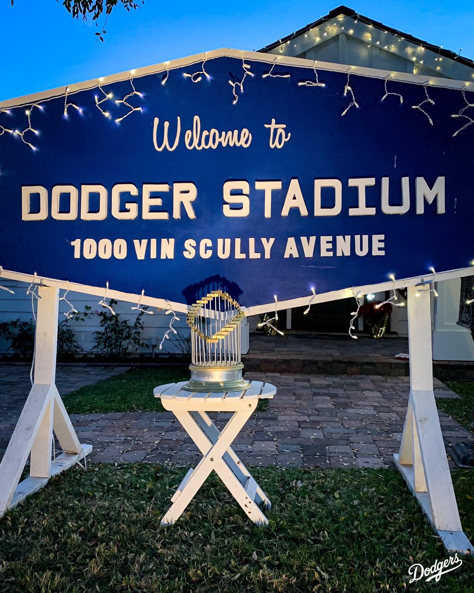 Dodgers's tweet photo. Holiday decorations worthy of a champ. 🏆 https://t.co/opdUKzAL6L