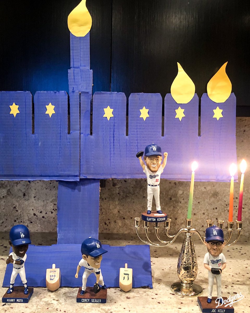 Dodgers's tweet photo. Holiday decorations worthy of a champ. 🏆 https://t.co/opdUKzAL6L