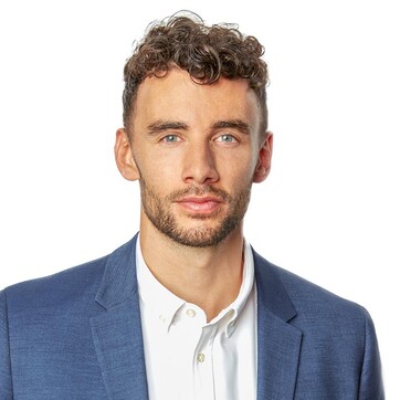 erenyeagerette's tweet photo. if this isn't the final 4 I will riot 
#TheBachelorette #bachelorette https://t.co/zURm7wijCK