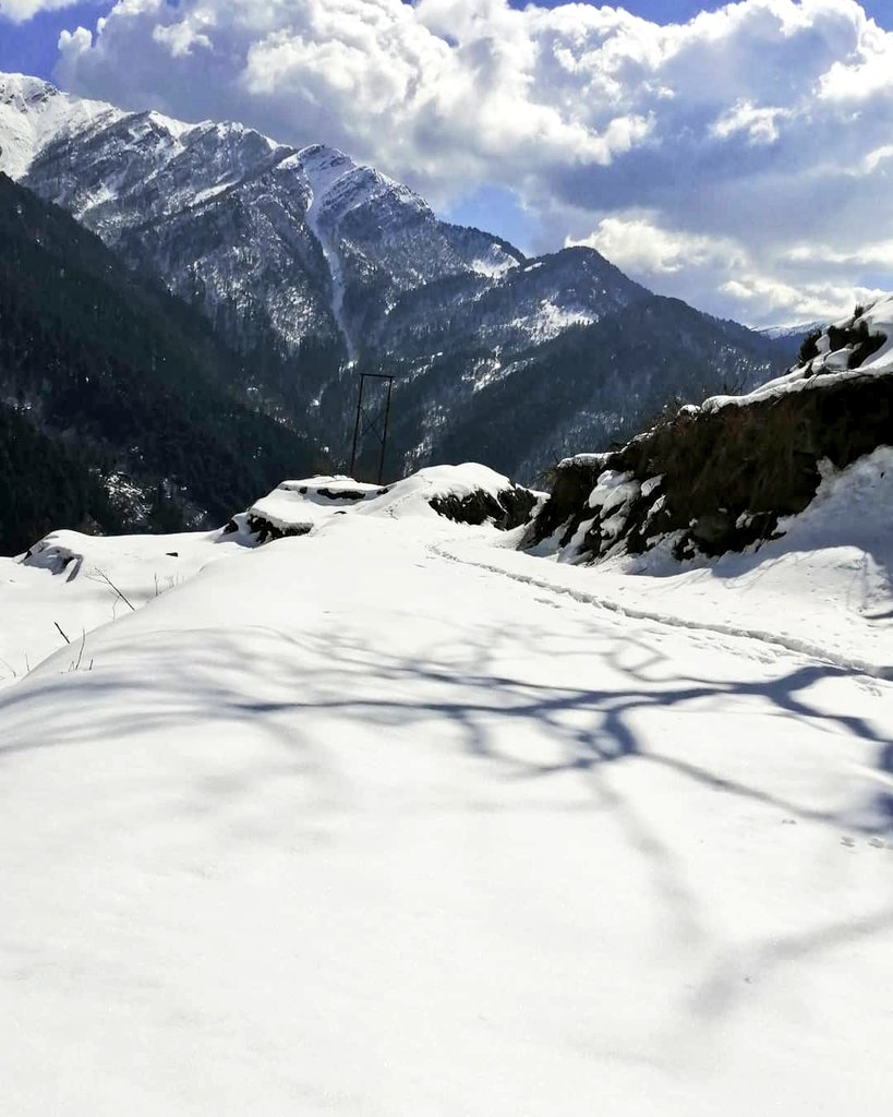 Thikane24's tweet photo. Located at an elevation of 3717m in the #Garhwal #Himalayas, is a treacherous yet a magnificent #trek called Khatling Glacier Trek. #Glacier is the source of Bhilangna River and is surrounded by the four #Himalayan peaks.
@UTDBofficial #Uttarakhand #nature #offbeatuk #Tourism https://t.co/J53n8fKInD