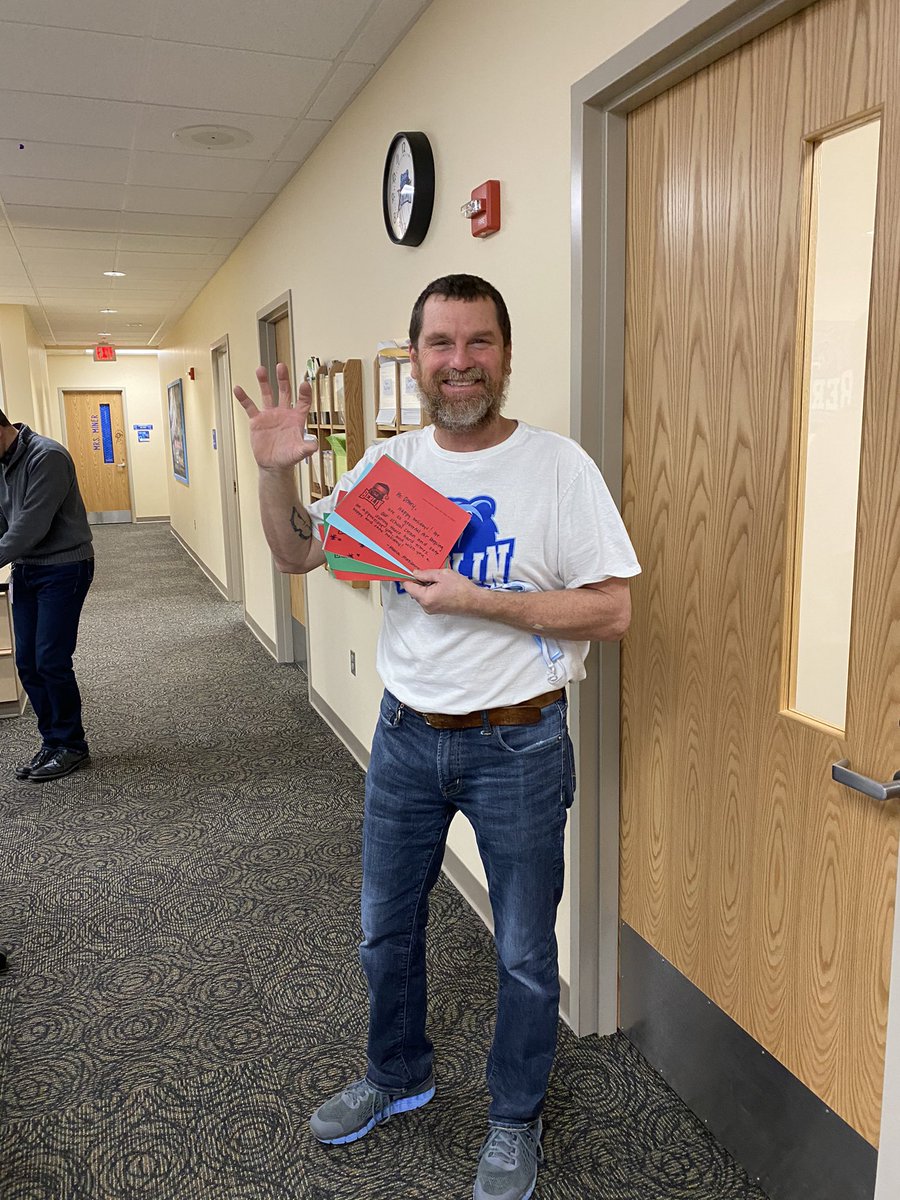 Official 🐻 Mrs. Mimna tweet media