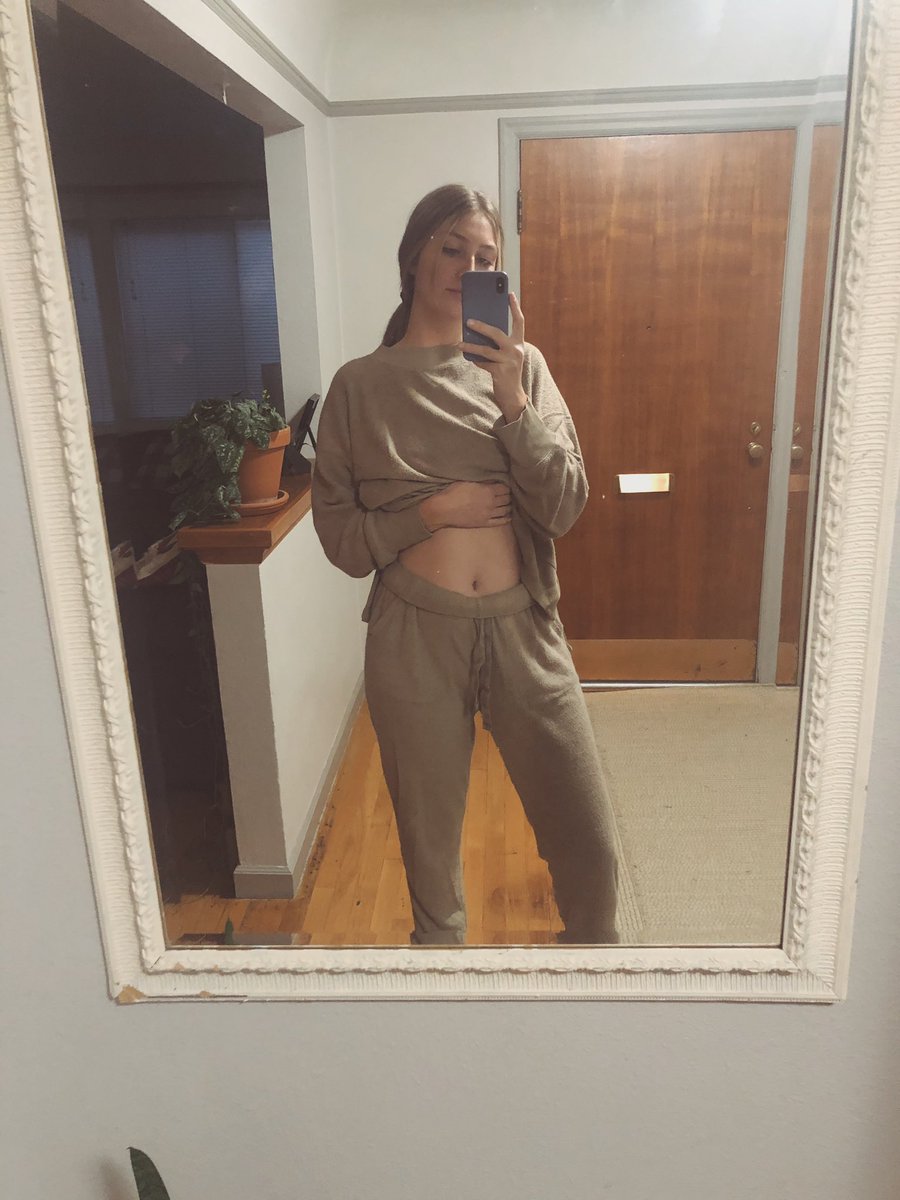 m_farnsworth1's tweet photo. I HAVE THE SAME LOUNGE SET AS MY IDOL @HilaryDuff so I had to do this, boy or girl?? Jk just pizza https://t.co/hXmUSSjYS9