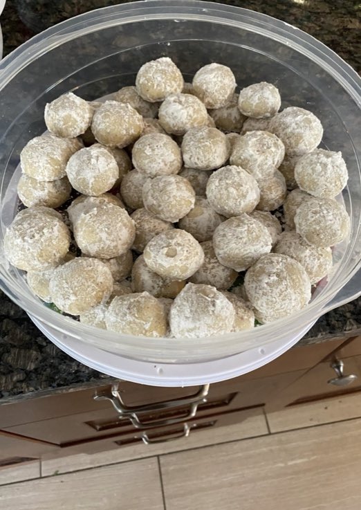 Dr_DSforza's tweet photo. Cant wait to hear what the final assessment of this experiment brings. One thing for sure is I won’t be giving up my Italian Xmas cookies:) #BectonScience @ChefDamelio @Chef_Becton https://t.co/UpnrnCaePN
