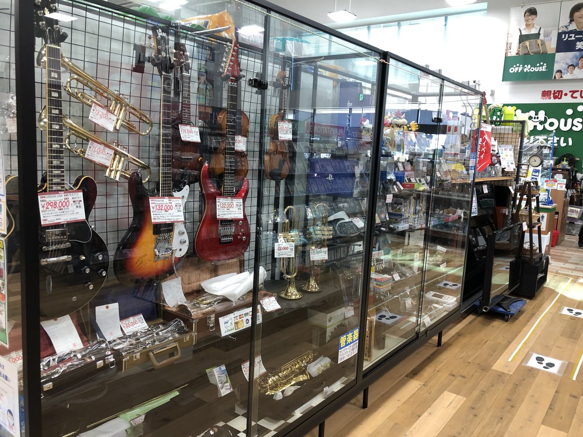 群馬と埼玉のハードオフ 公式 おはこんばんちわ ハードオフ熊谷月見店です 月見町モール内 飲食店 お風呂屋さんに囲まれて 商いしております 只今 Cdのセール中 順次ソフトはセール予定 御来店お待ちしております