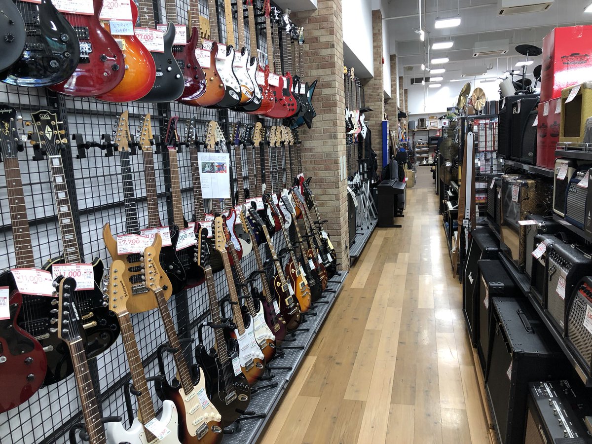 群馬と埼玉のハードオフ 公式 おはこんばんちわ ハードオフ熊谷月見店です 月見町モール内 飲食店 お風呂屋さんに囲まれて 商いしております 只今 Cdのセール中 順次ソフトはセール予定 御来店お待ちしております