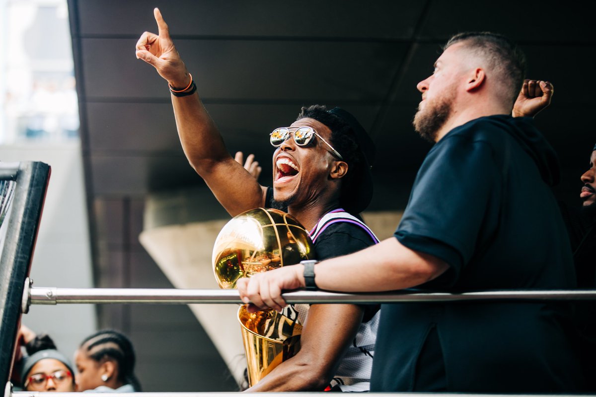 thevisualpapi's tweet image. I snappped these at the parade !