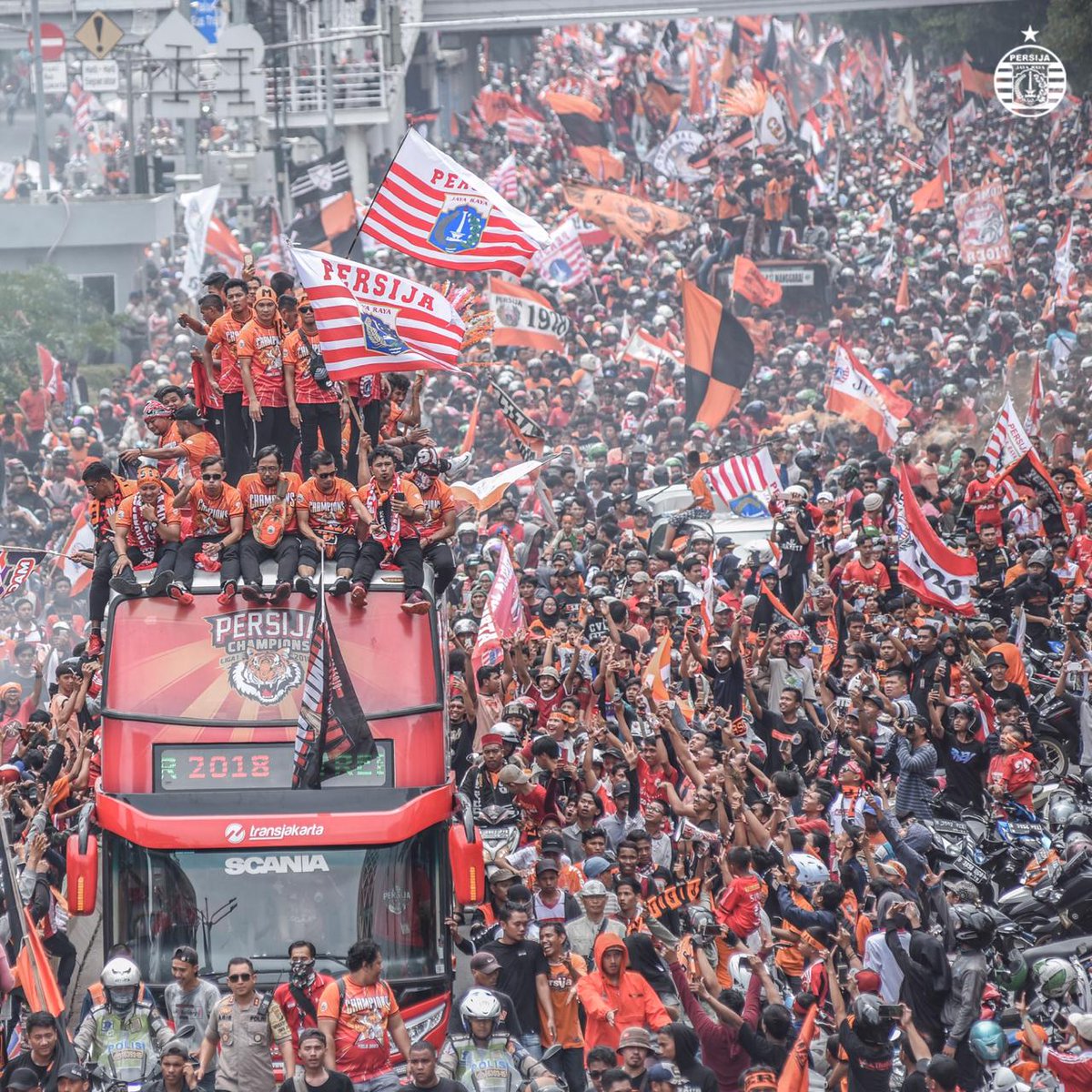Persija_Jkt's tweet photo. Dua tahun yang lalu, aku, kamu dan Jakarta berbahagia 👆

#OnThisDay #BelieveIn12 #PersijaJakarta https://t.co/JvQL2lq2WG