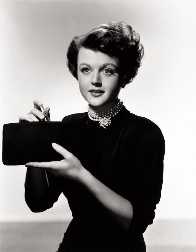 benjancewicz's tweet photo. Angela Lansbury, 1945 https://t.co/Iv1Kty3FEF