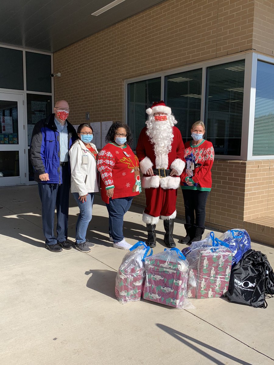 GarlandRotary's tweet photo. For over 40 years, our Club has been blessed to provide for countless children in need in Garland ISD. COVID-19 did not allow us the opportunity to gather the kids and throw a party with Santa.  So this year, we brought Santa to them! Thank you everyone who made this possible. https://t.co/elL6MfiWHf