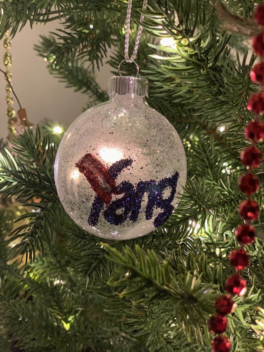 JulieChrysty's tweet image. Happy Holidays 🌲 #NeverForget #Yang2020 #HumanityForward #Yang2024 #UBI #StimulusNow