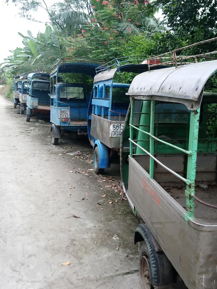 SSCvietnam's tweet photo. The end of the road - These classic Lambro's are looking a bit worse for wear #Lambro #550N #Endoftheroad #Workhorse #vietnam https://t.co/dmjbVbAjY2