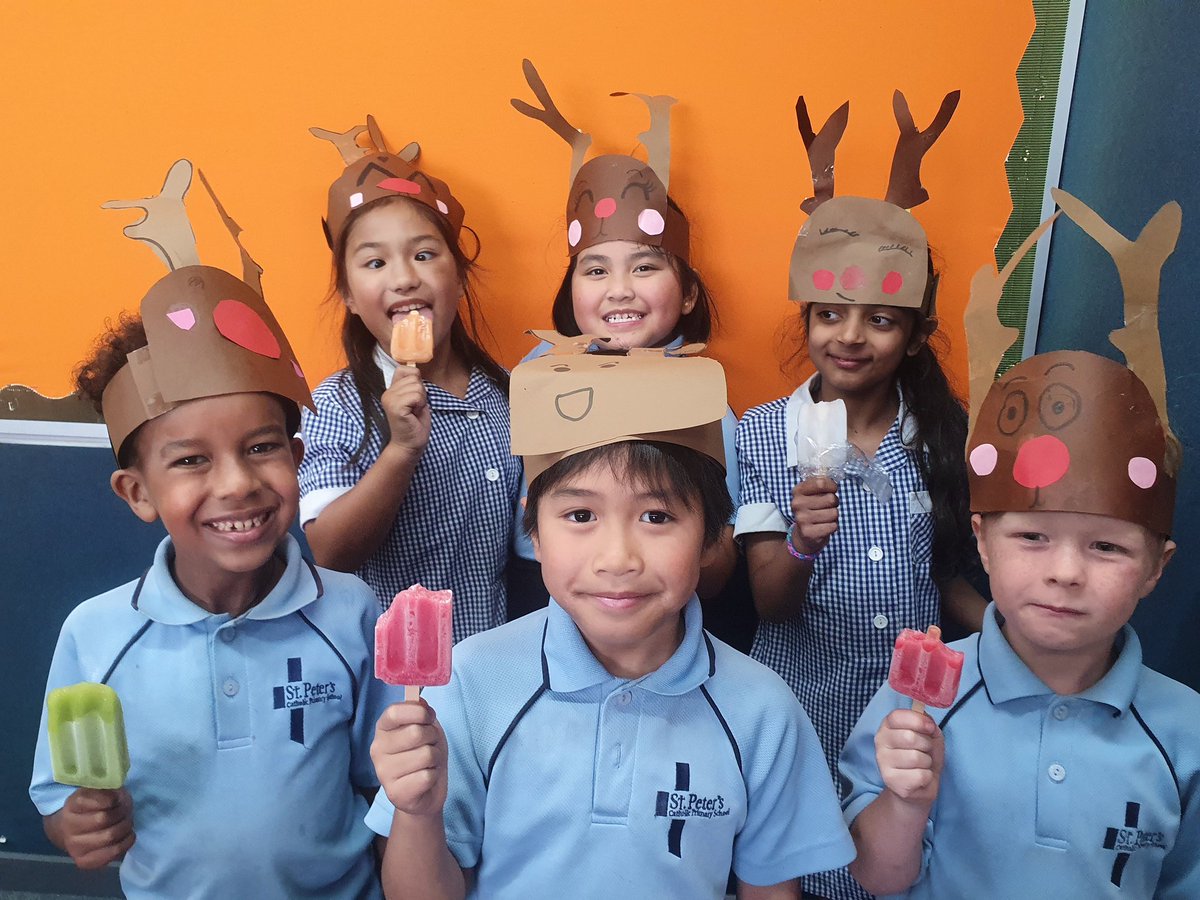 HowdenMaegan's tweet photo. Enjoying fun &amp; treats on our last day of 2020 &amp; Ms Howden's last day at St. Peter's! 😊 What a cohort of resilient learners (to learn and grow - even in a pandemic!) and what a WONDERFUL 4.5 years Ms Howden has had teaching at @stpeterssws... Ms Howden will miss you all!🥰 https://t.co/PWA8W69pIb