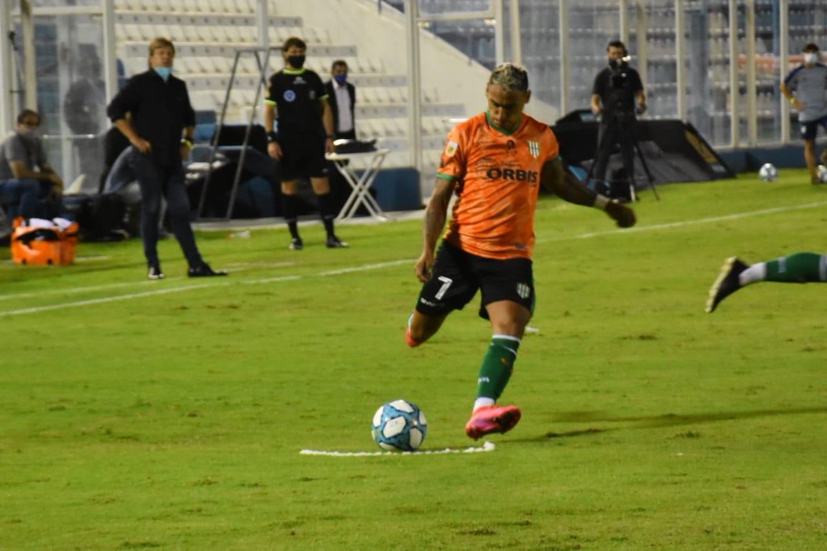 leonelcerrudo's tweet photo. ¡TRIUNFAZO HISTÓRICO DE #BANFIELD EN TUCUMÁN 🙌💚! 

Con goles de Galoppo (de cabeza) y Fontana, venció 2-0 a #AtleticoTucuman por primera vez en Primera División. Además le cortó una racha de 6 triunfos al hilo y le ganó después de 22 años. Gran triunfo por donde se lo mire 🥰 https://t.co/IrHlLGsldN