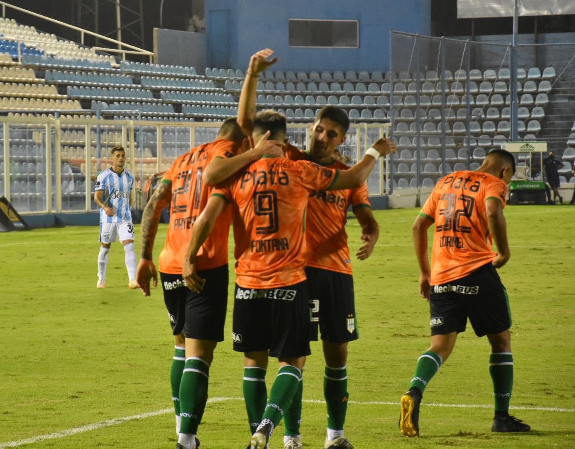 leonelcerrudo's tweet photo. ¡TRIUNFAZO HISTÓRICO DE #BANFIELD EN TUCUMÁN 🙌💚! 

Con goles de Galoppo (de cabeza) y Fontana, venció 2-0 a #AtleticoTucuman por primera vez en Primera División. Además le cortó una racha de 6 triunfos al hilo y le ganó después de 22 años. Gran triunfo por donde se lo mire 🥰 https://t.co/IrHlLGsldN