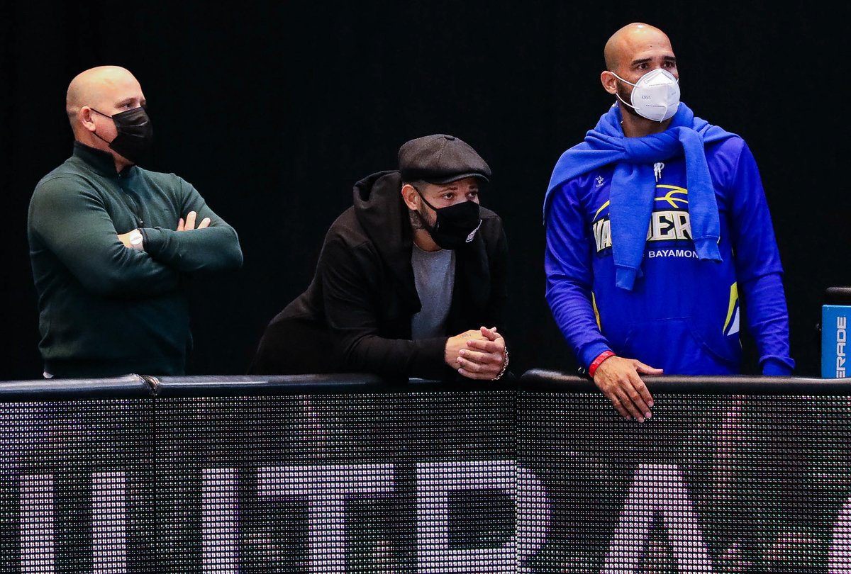 📍 El 👽 en cancha apoyando a los <a href="/VaquerosBayamon/">Vaqueros de Bayamon</a>.