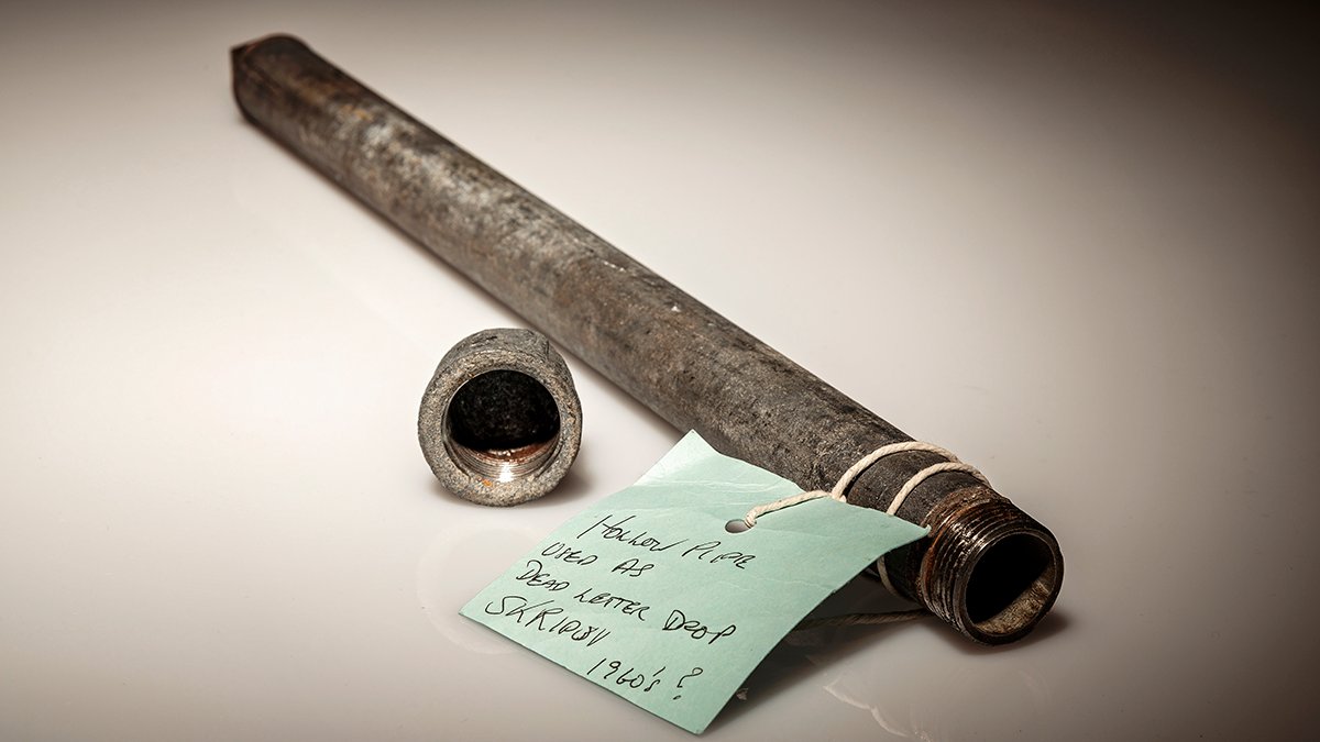 ASIOGovAu's tweet image. #TradecraftTuesday: #ASIO can neither confirm nor deny that this hollow pipe was used as a #DeadLetterDrop in the Skripov case. Dead letter drops are concealed locations used by #spies to covertly pass information to handlers. More #ColdWar #espionage asio.gov.au/about/history/…