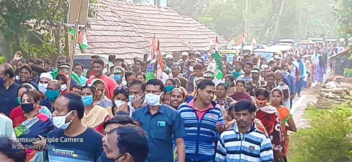 few glimpses of the Bongodhwani Yatra from Moukhali bazar reflecting people’s love for our hon’ble leader Mamata Banerjee as she has strived towards all round development of Bengal. Along with it, a protest march against the communal policies and laws of BJP gov.@BanglarGorboMB