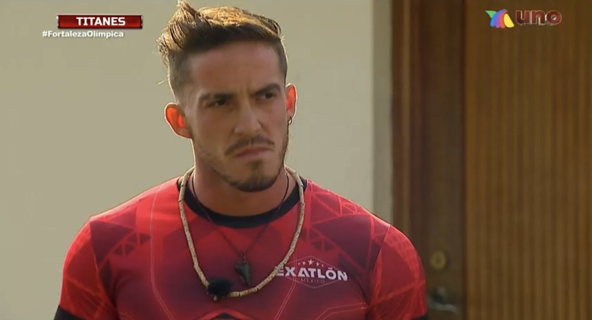 NailaFlores104's tweet photo. Aristeo al darse cuenta que los rojos ya eliminaron a dos equipos azules y aún así actualmente ellos son 9 y los héroes 10 
#fortalezaolímpica #NoRedMercy https://t.co/w4xm0MtJBg