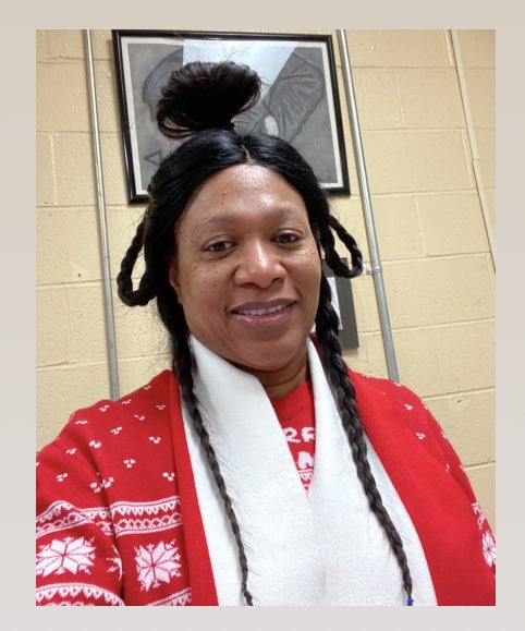 ReneeMeeks's tweet photo. Day 8: Grinchy Hair Day
/Hair like those in Whoville/

@SeaIsleSeahawks #ElementaryPrincipal #SeaIsleStyle #WinterBreak #12DaysCountdown https://t.co/vHVvvt73Js