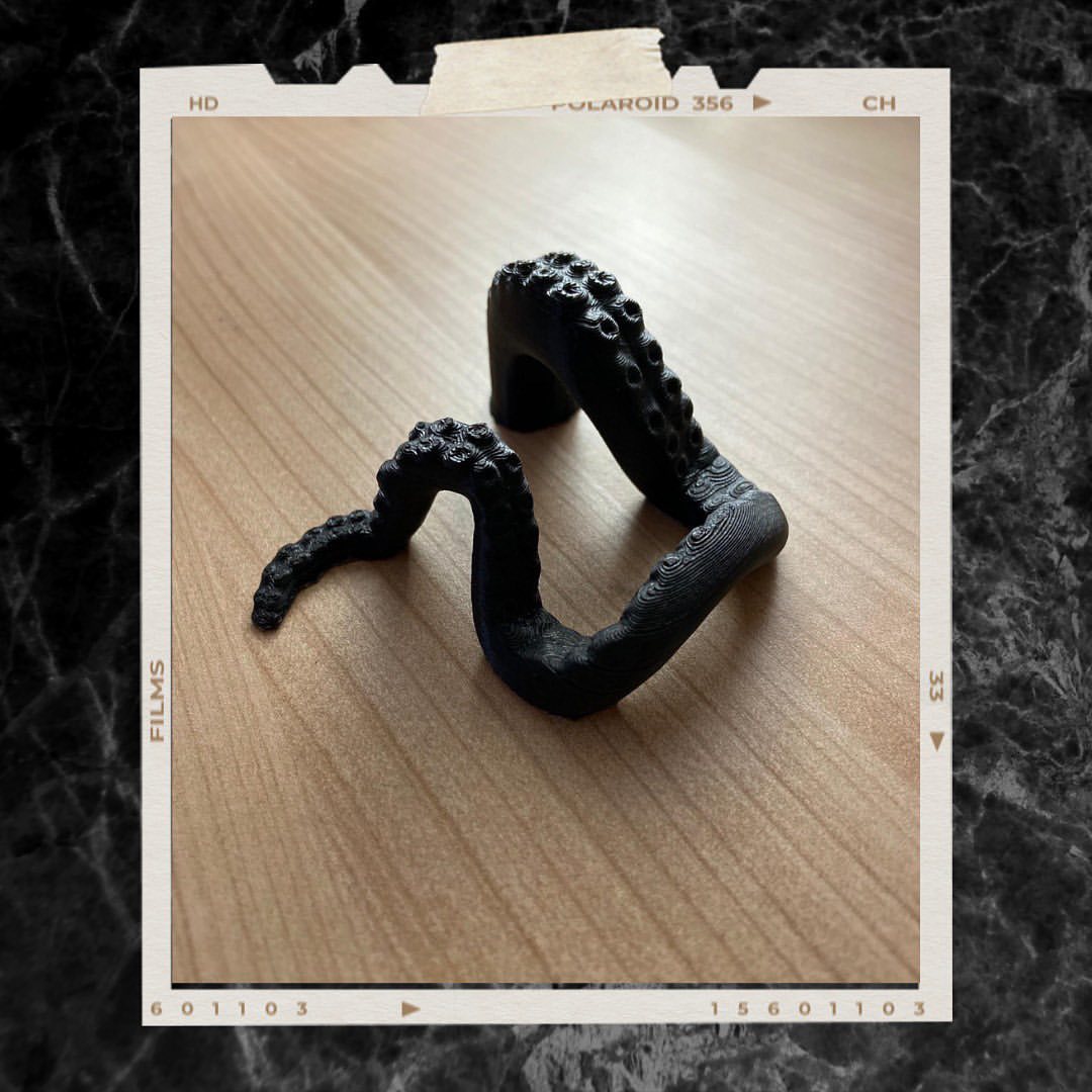 Awesome octopus stand for phone.🐙🐙
Printed by @alemh_review (Ins)
Filament: 3D Warhorse PLA

What phone holder have you printed?☺️