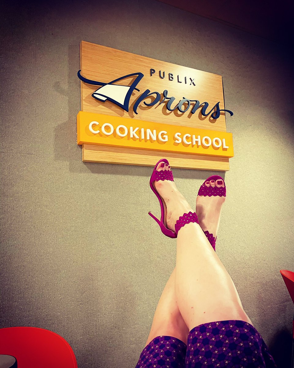 HeatherDeyrieux's tweet photo. Great holiday celebration with the team @publixcookingschoolsarasota - yes, I cooked in these @jessicasimpsonstyle #highheels
👠💕🎄🍪
#jessicasimpsonshoes #jessicasimpsonstyle #publix #publixapronscookingschool #shoelove365 #shoes #shoelove #shoelover #heellove #heellover https://t.co/z6WllczEcP