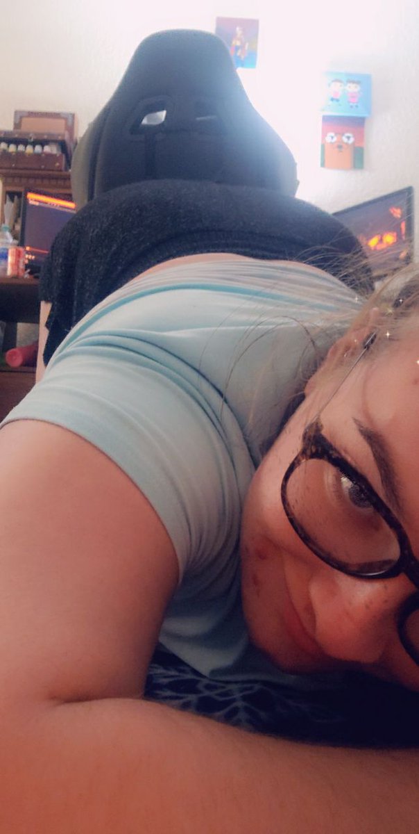 Miela72757787's tweet photo. Anyone love butt wiggles as much as I do? #ddlg #nsfw #buttwiggles #tinybutt #croptop #bdsm #babydom #littleass https://t.co/i21K4pOSs9