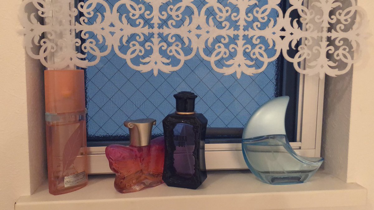 ロリポップ く8三 代はanna Sui好きだったなぁ 初めての香水はanna Sui 財布も好きだった ふんわり薔薇の香りがするチークもリップも スイラブはモロに胡蝶姉妹って感じ 今では飾り 笑 10年以上前のもの T Co Zpisx9ioka ロリポップ く8三 代はanna Sui好きだったなぁ 初めての香水はanna Sui 財布も好きだった ふんわり薔薇の香りがするチークもリップも スイラブはモロに胡蝶姉妹って感じ 今では飾り 笑 10年以上前のもの T Co Zpisx9ioka