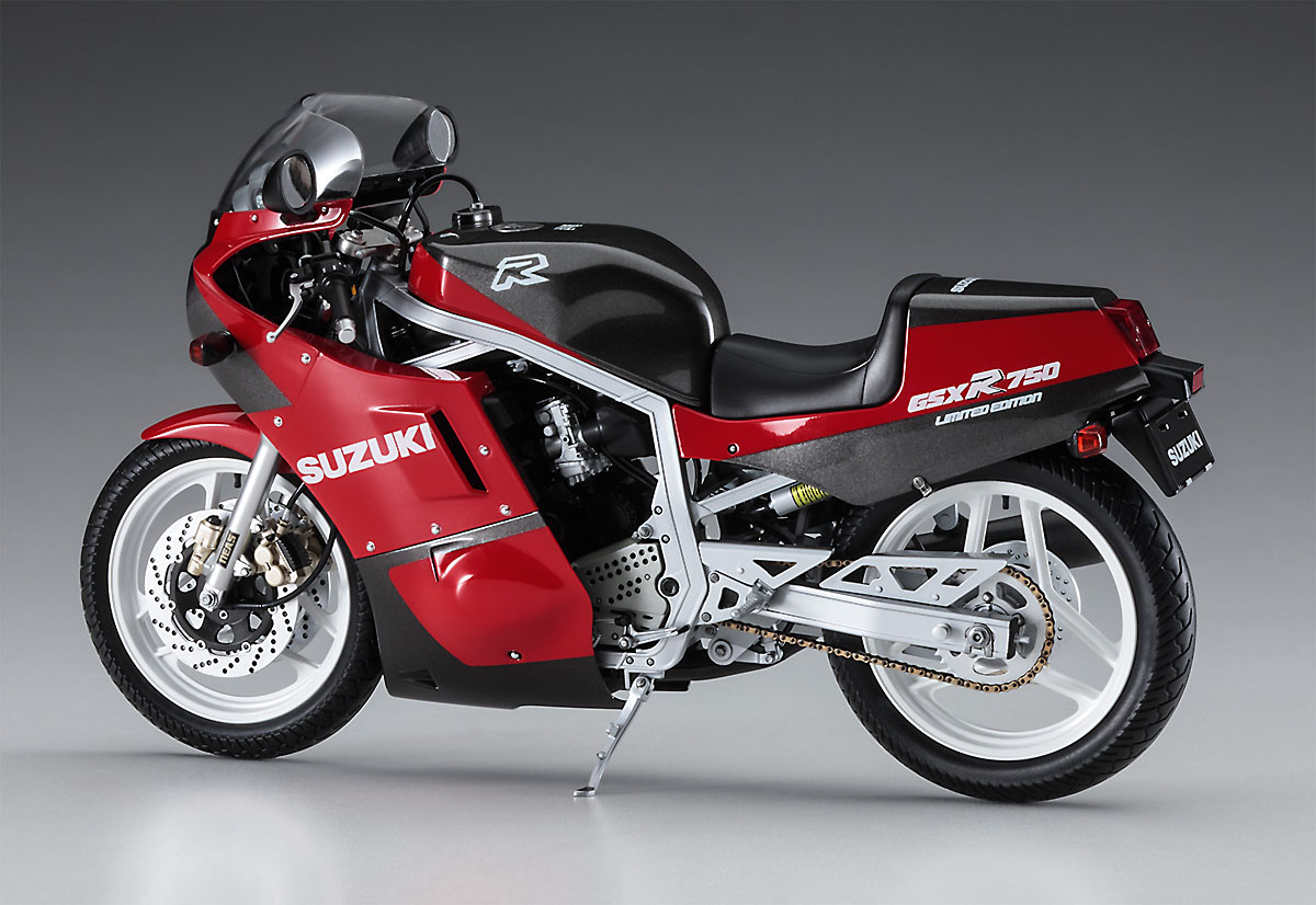 hasegawa_model's tweet photo. 【出荷完了】
新規パーツ追加でレーサー用ベース車両として限定生産された1986年式を再現！

1:12プラモデル
「スズキ GSX-R750R」

12月16日頃発売
https://t.co/SliwhYY0kN

#ハセガワ https://t.co/SLHZFhbPGU