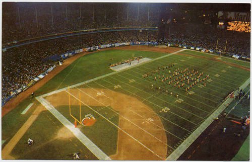 CLEHistory's tweet image. Anyone complaining about field conditions tonight clearly doesn’t remember the good old days at #MunicipalStadium when the @Browns  shared the field with the @Indians.   #MNF #Browns

Undated postcard, circa 1980.
