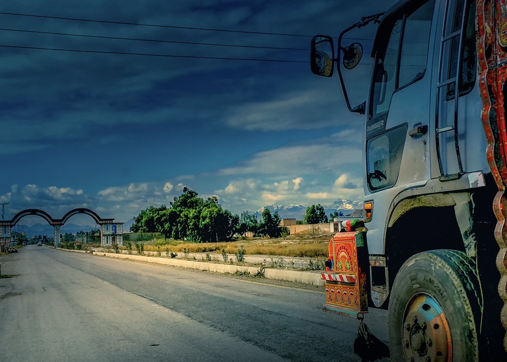 ismaailofficial's tweet photo. Nature, to be commanded, must be obeyed.

#theismaaiil #nature #road #trucklover #Pakistan #photography https://t.co/LFtLtIyYxw