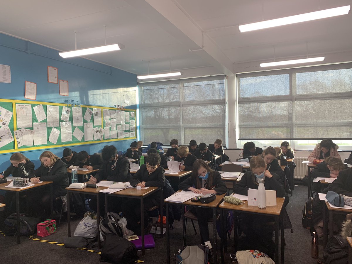 StretfordGSY7's tweet photo. Yesterday Year 7 enjoyed an afternoon off timetable, focussing on well-being. They learned some more #dotbe strategies, help with study skills and revision and then enjoyed an outdoor walk in Longford Park. https://t.co/gK3N2I2S3B