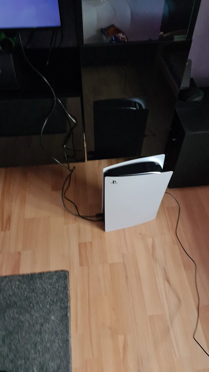 bymep2's tweet photo. Tag 1 mit der playstation 5 😂

habt ihr auch so ne Mail bekommen?

#WoBleibtMeinePS5 #woistmeineps5 #PlayStation5 #PS5 @gameswirtschaft

Übrigens meine playstation 5 ist schon da :) https://t.co/8i06A2BStT