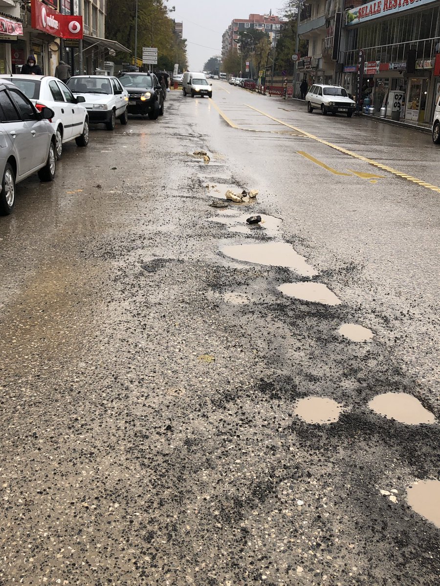 Doğalgaz boruları döşedikten sonra çarşımız kendi kaderine terk edilmiş durumda.. Çarşının Halini Görüyorsunuz.
