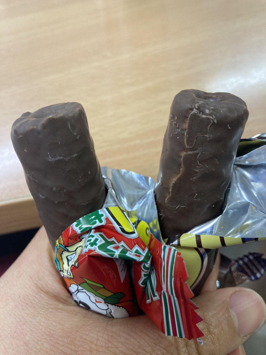 ぐんたまぱんだ ぱんだちゃん うまい棒のチョコと チョコスナック 両方 もらったので 食べ比べしてみた どちらも美味しいけど 私は うまい棒の方が好きかな うまい棒の方がサクサクしてた