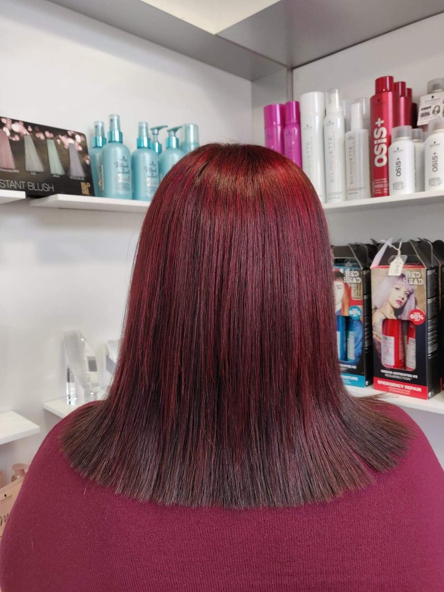 Mulled wine anyone? 😍🍷

We absolutely love these vibrant red winter tones perfect for Christmas by the wonderfully talented @heslopjulie at our Gilesgate salon ❤️

#schwarzkopfprofessional #apassionforhair #hairoftheday #hairinspo #hairstylist #janetmaitlandhairexcellence