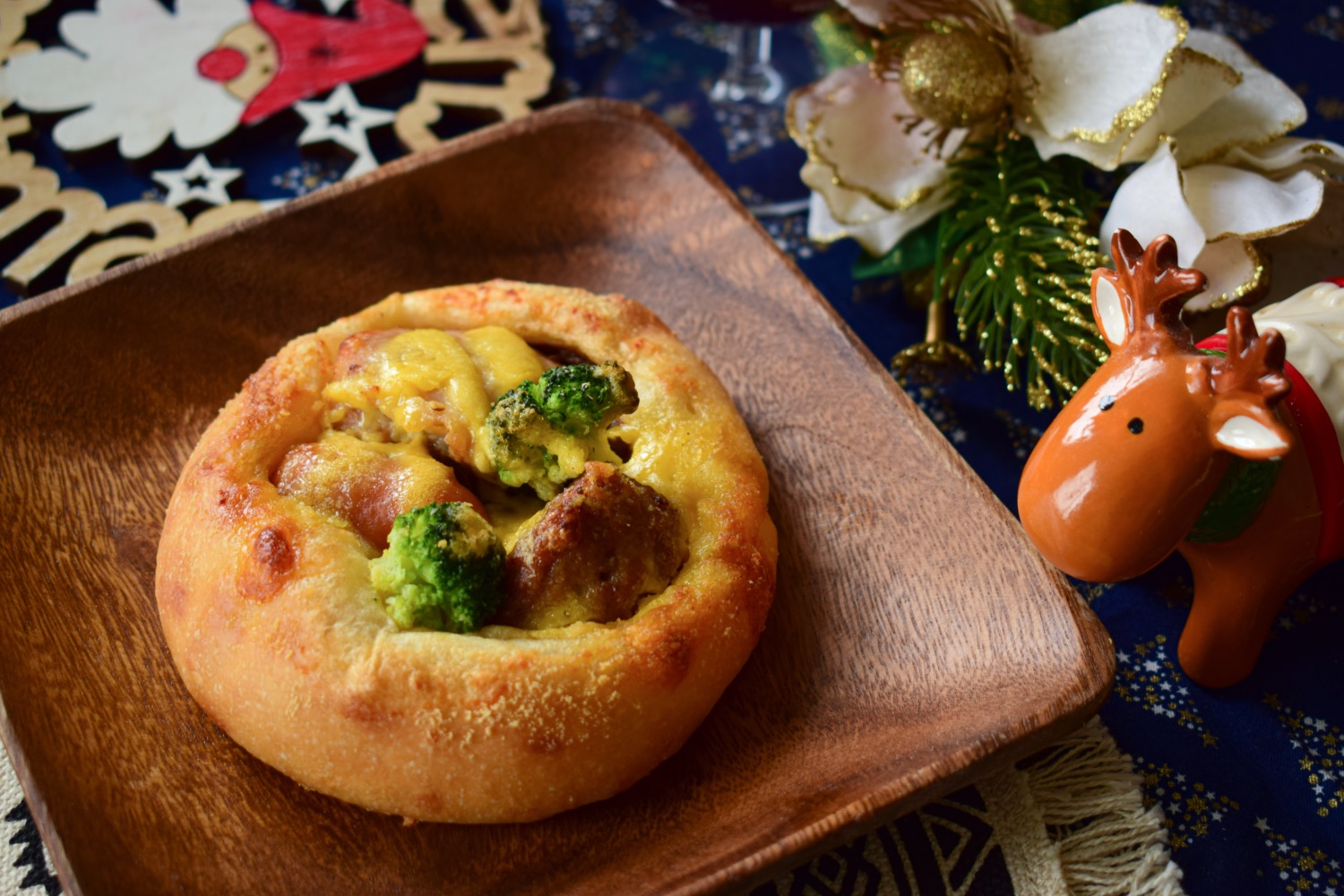 神戸のベーカリー ケルン こんにちは ケルンです ケルン全店及び ベッカーブルシュでは クリスマス商品を販売中 クリスマスよくばりプレート は オードブルを贅沢にのせました 1つ食べれば大満足間違いなし 是非 お試しくださいませ