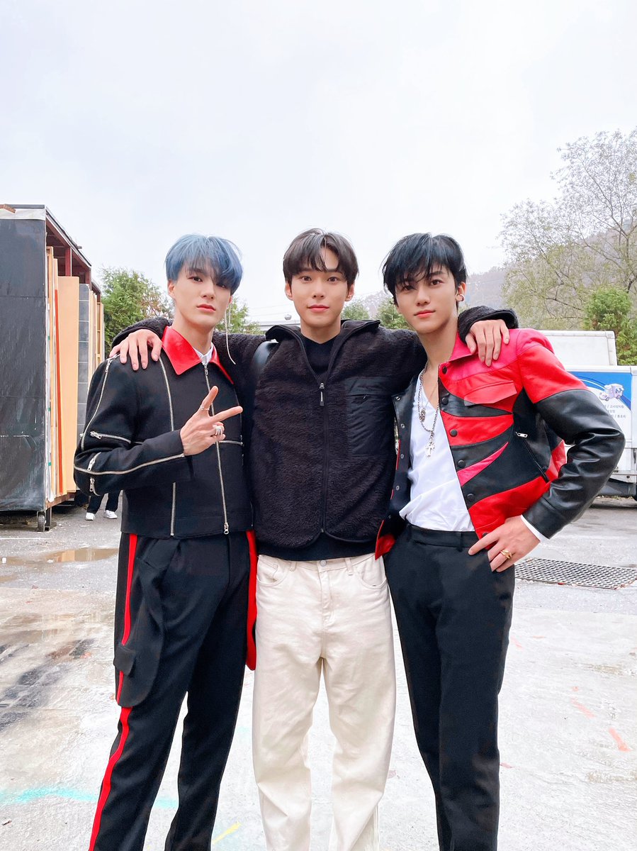 nctexo_17's tweet photo. 萌えない？？
身長同じぐらいじゃん！🥺🥺🥺
大きくなったね🥺🥺🥺 https://t.co/th4DKCExxr