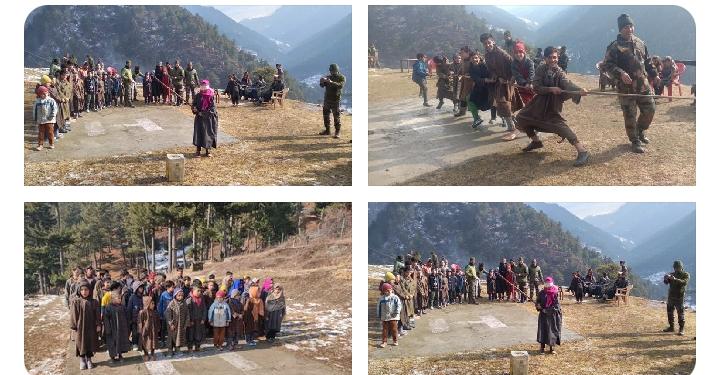SyedJaveedShah6's tweet photo. During the tour of #Army camp #children of age group 05-15 years if Athwatoo got the #opputunity to visit the Army camp, Lines of Jawan, Cook House, Camp #medical facility and Security Post. Apart from the visit various activities. 
#Armyawaam
#Humsaya
#IndianArmy https://t.co/LF4YtyC2Cp