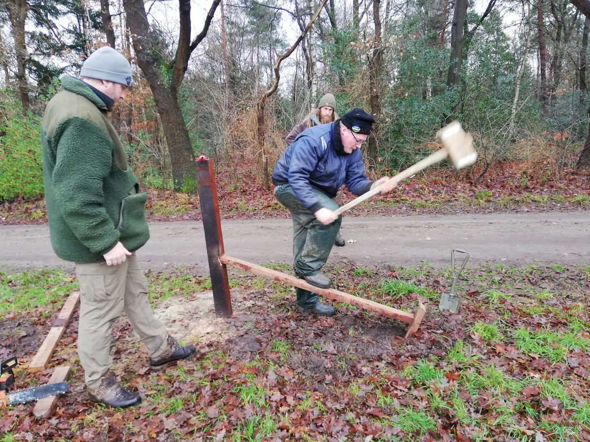 fencing_wolf's tweet image. Gisteren in samenwerking met @GallagherEurope in @GemeenteEpe een #wolfwerend raster geplaatst. 
Een fijne samenwerking met veel kennisoverdracht van beide kanten. 💪🐺🐑 @BIJ12nl @provgelderland #wolvencommissie