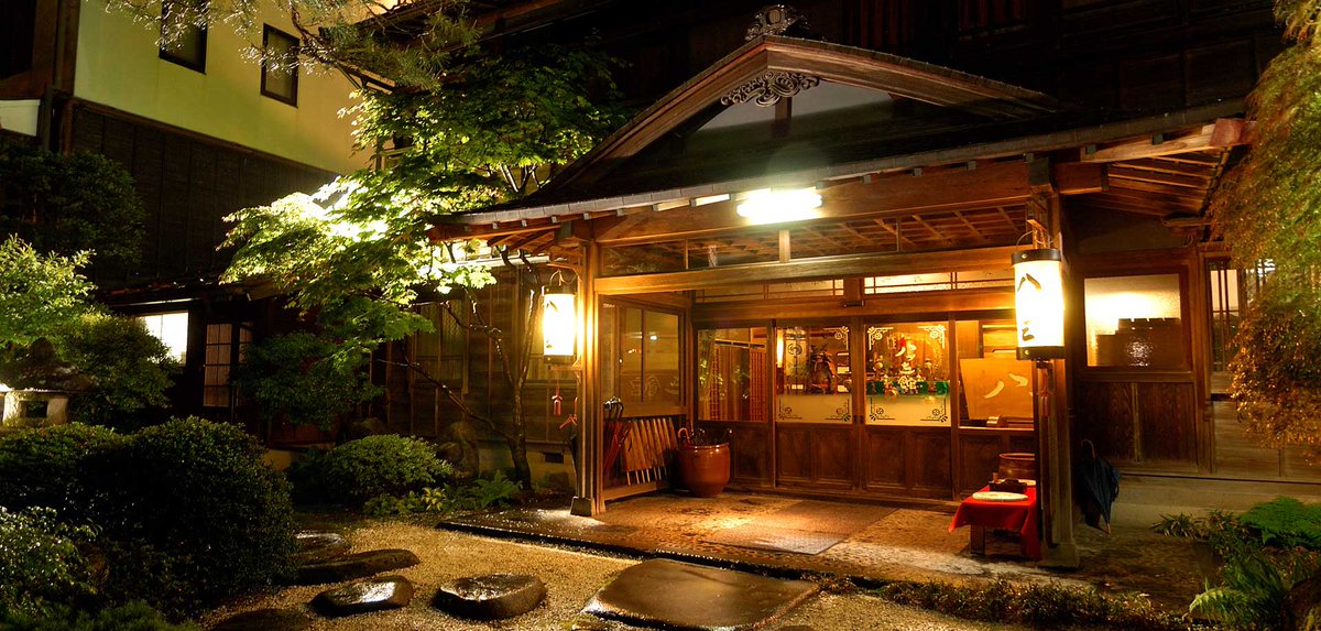 岐阜県飛騨古川にある老舗料亭旅館「八ツ三館」が素敵… 重厚な和テイストのロビーはまるで明治時代に迷...