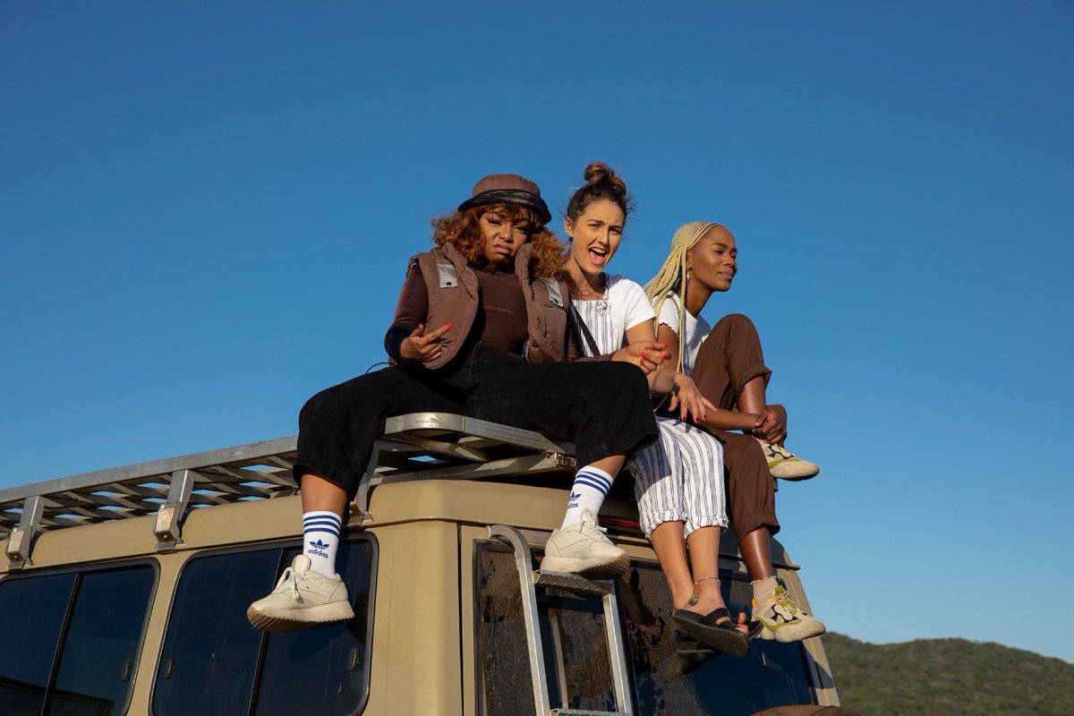 shekhinahd's tweet photo. https://t.co/XSEm5I59BZ 🤎 neeeew music video 🤎 https://t.co/GsJFrDbkIt