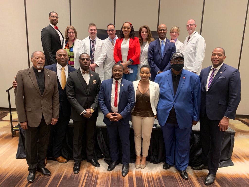 drsimonegold's tweet photo. Today in Atlanta, GA, America’s Frontline Doctors spoke with @AlvedaCKing, @theangiestanton, African American and faith-based leaders about the dangers of mandating experimental vaccines. 

They agreed with our concerns. A broad coalition is forming. 🇺🇸 https://t.co/PAEVMVZKOG
