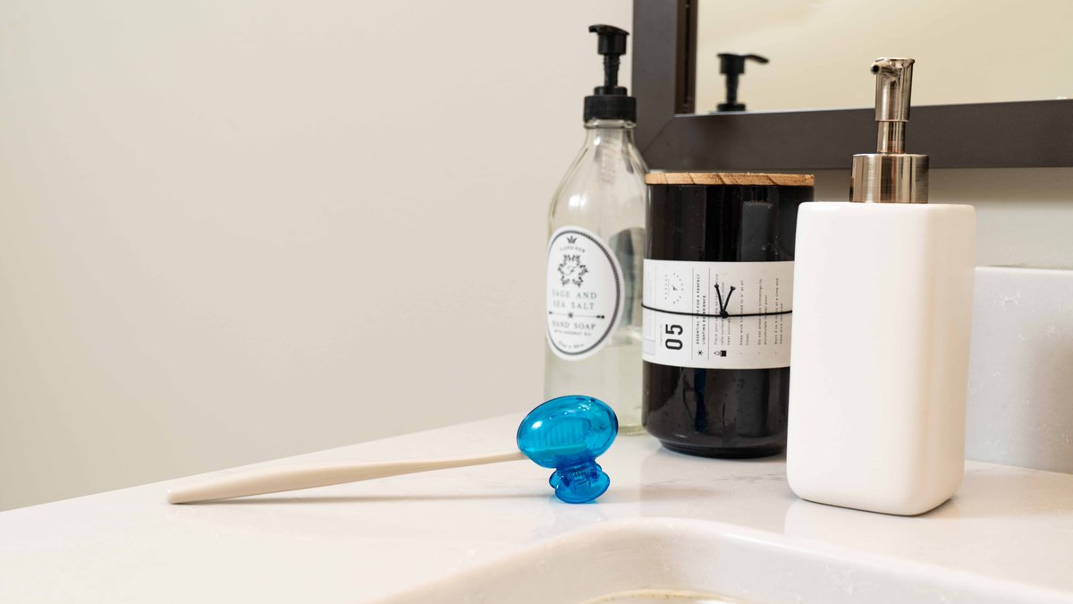 Bathrooms are breeding grounds for cross-contamination. Find a Steripod Toothbrush Protector by visiting getsteripod.com/retailers and start protecting your toothbrush from airborne impurities.​
#oralhealth #tooth #dentistry
