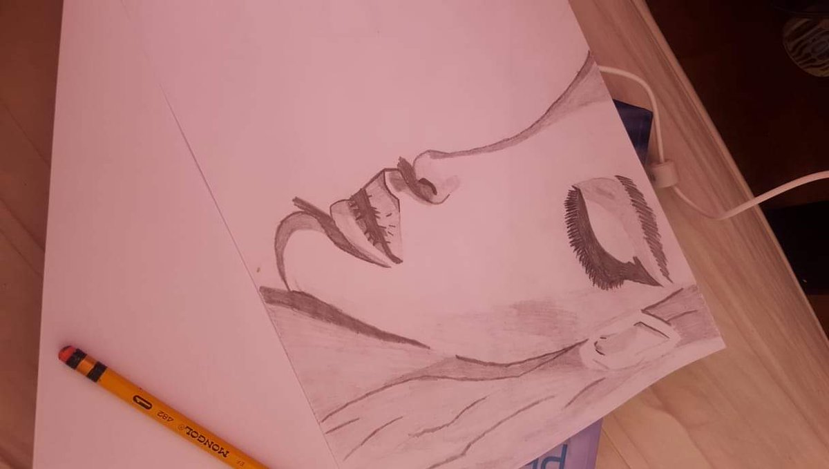 _inbmaps's tweet photo. #artest ? naguba pajud nako sa lips 😭 https://t.co/RtJfenlxGE