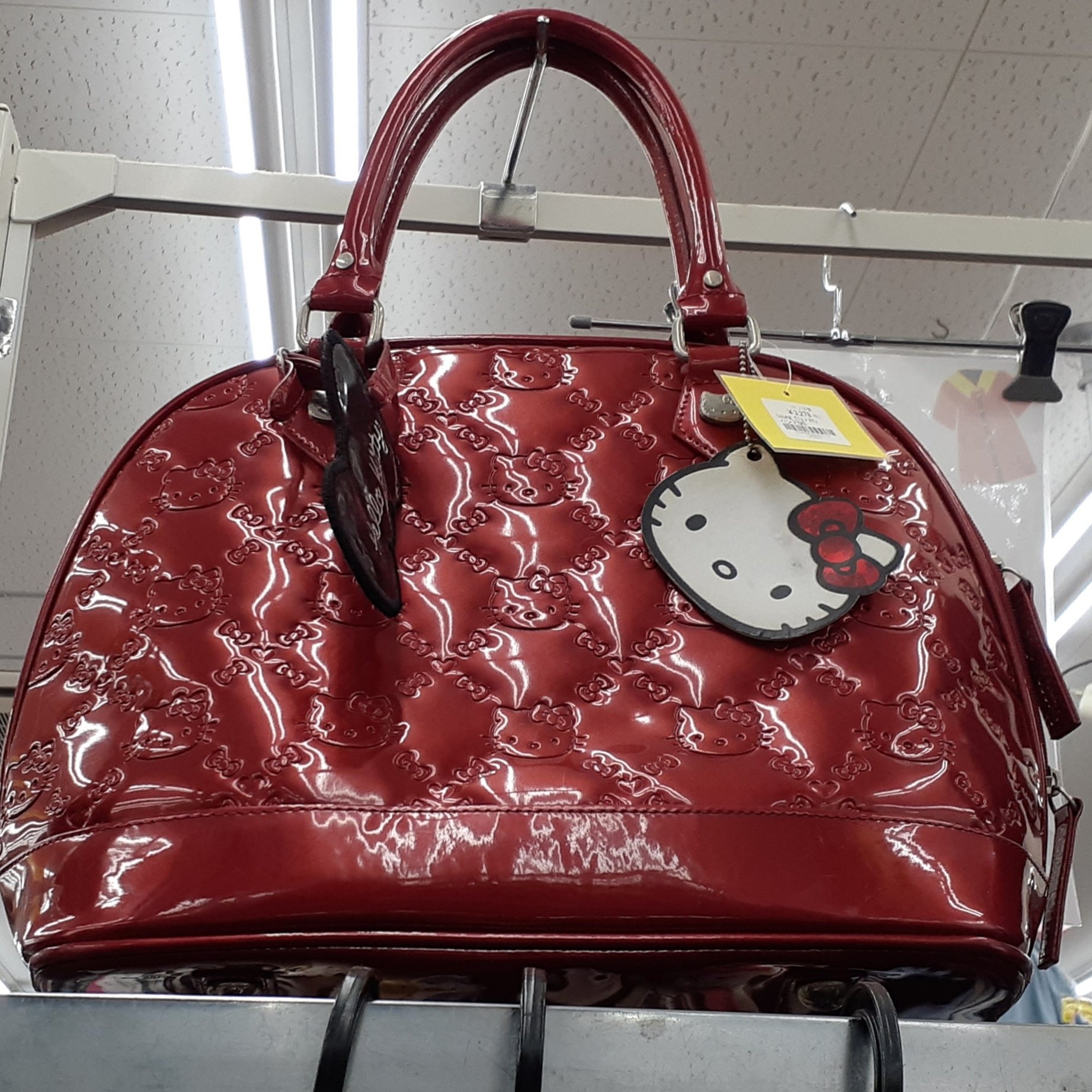 ひし型 新品Loungeflyラウンジフライ ハローキティ エナメル型押