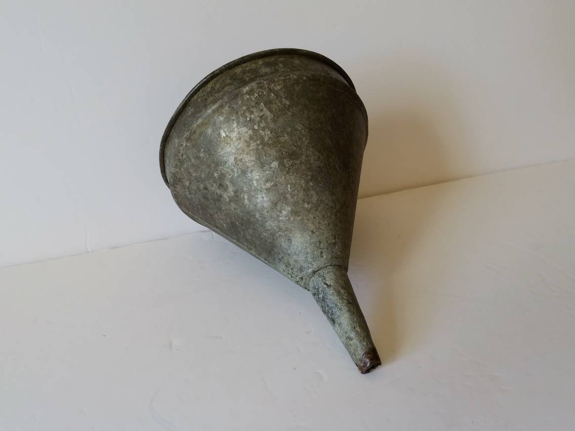 apeaceofmymind0's tweet photo. Antique Funnel new in my #etsy shop Home Decor Industrial Shop Rustic Home Country Cottage #vintagefunnel #vintagemetaltool #vintageindustrial #industrialdecor #steampunkdecor #antiquemetalfunnel #antiquefunnel https://t.co/JBC2amIQto https://t.co/rDfMeaysYF