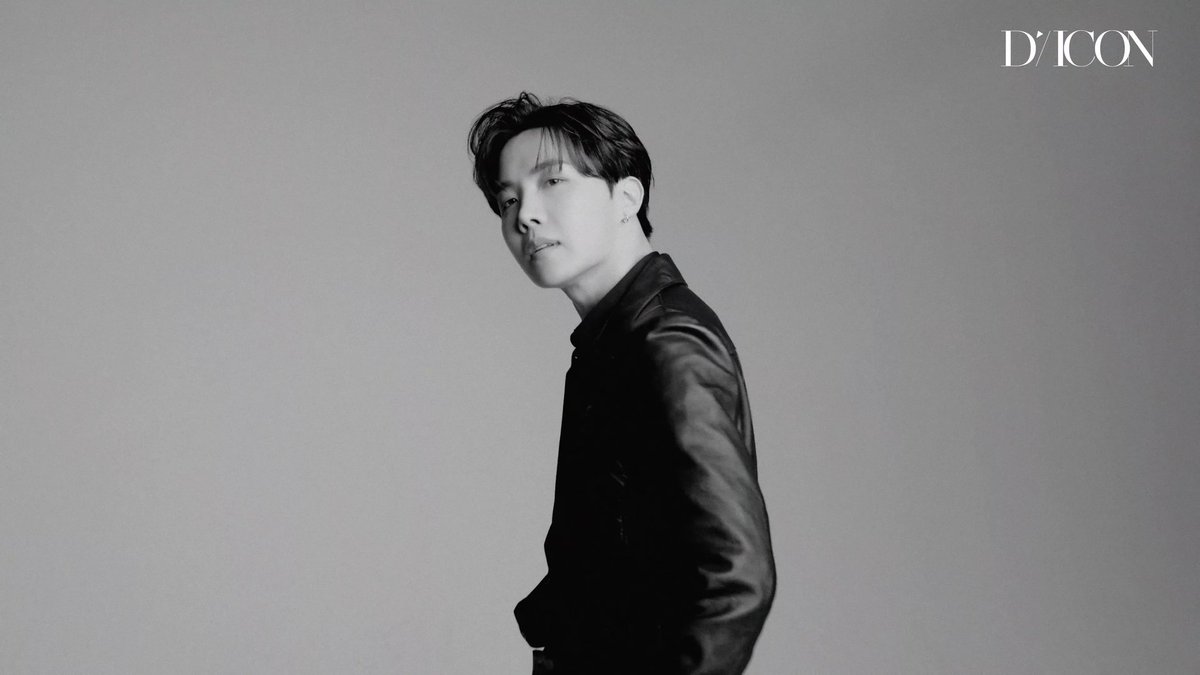 UniversBTS_'s tweet photo. 📸 Jung Hoseok x Dicon  🐿🖤

O impacto desse homem, senhor..

🦊 | @bts_twt 
 https://t.co/HI8QuC1EJN