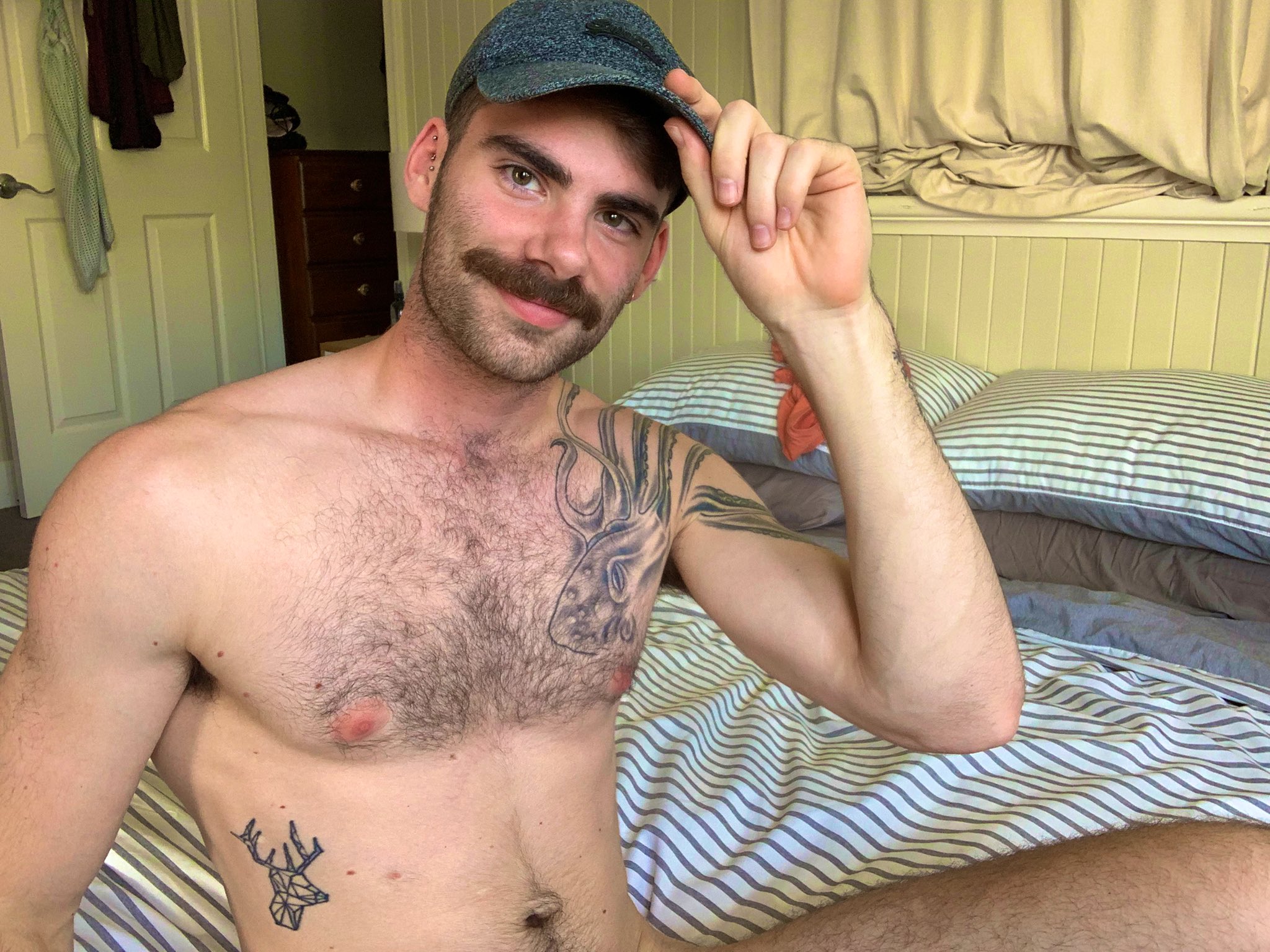 1 pic. Fuck bad days ☀️ Update - still no bed frame https://t.co/Nk4QADWTws