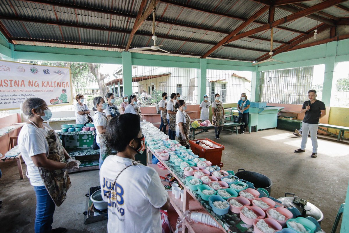 GawadKalingaHQ's tweet photo. #MillionMiracles from Negros Occidental: "To repair the damages done by the pandemic to the nutrition of our children in the urban poor sectors, we have partnered with GK for a simultaneous 60-day feeding program." - Derek Palanca

Read full story: https://t.co/JRVrROLsxS https://t.co/LLd8vucdBP